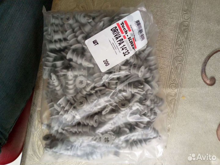 Дюбель дрива