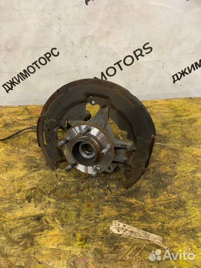 Кулак поворотный левый ступица Volvo V50 S40 C30