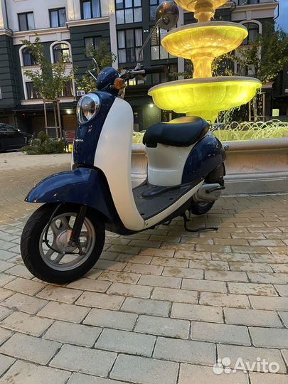 Honda crea scoopy