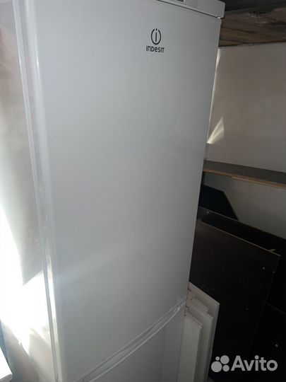 Холодильник Indesit no frost ES 20