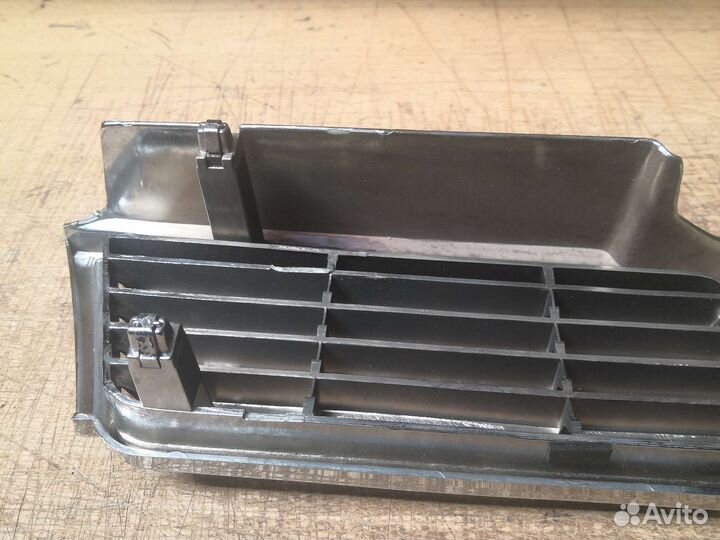Решетка mitsubishi galant 91-92 чёрная+хром