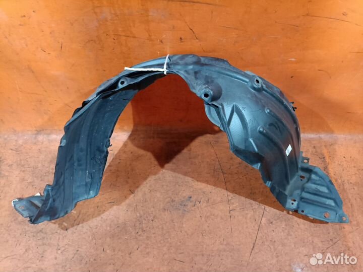 Подкрылок Toyota Ractis SCP100 (Переднее)