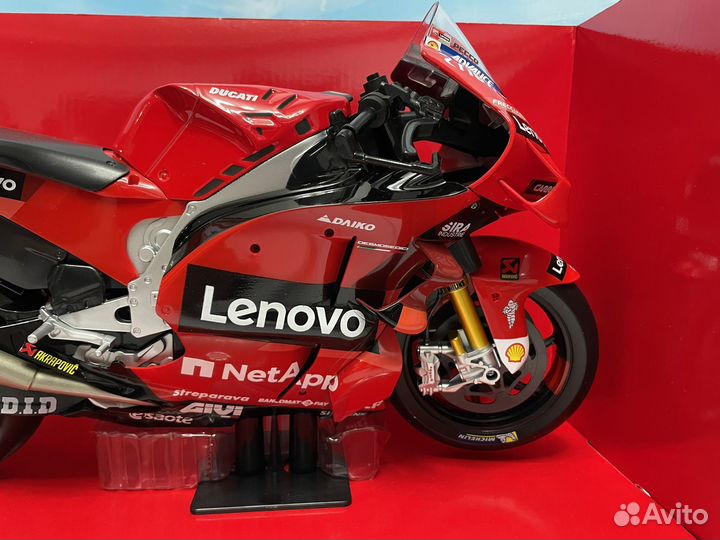 Мотоцикл модель Ducati Desmosedici 1:6 Moto GP