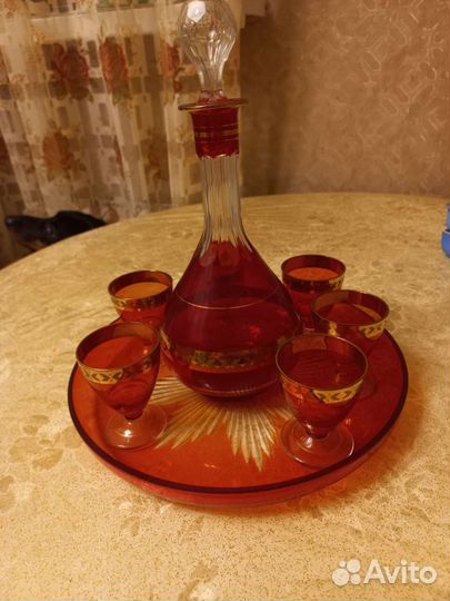 Сервиз из рубинового стекла с позолотой