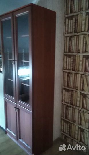 Шкаф- витрина в отл.сост