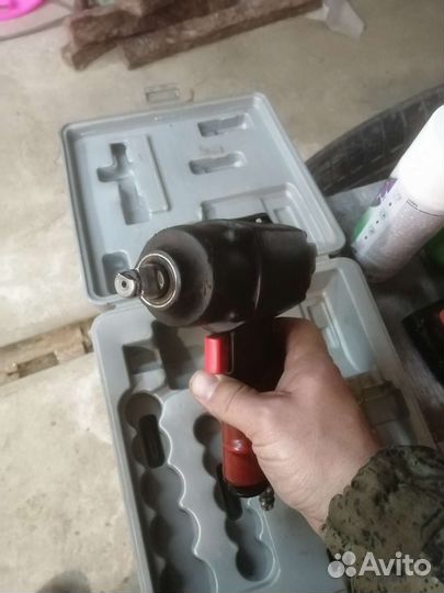 Пневмогайковерт