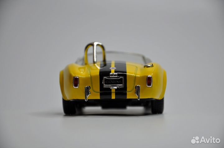 Модель автомобиля Shelby Cobra 427 S/C 1965 металл