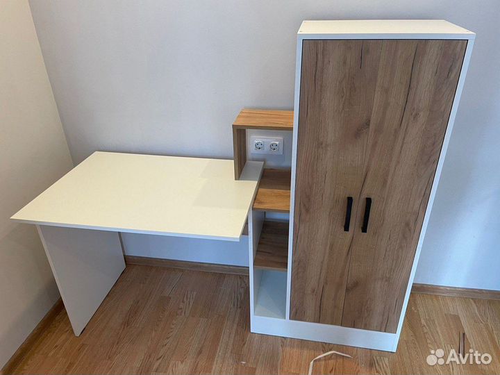 Компьютерный стол белый