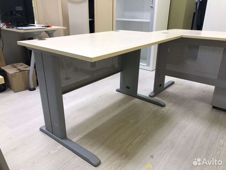 Столы компьютерные, много