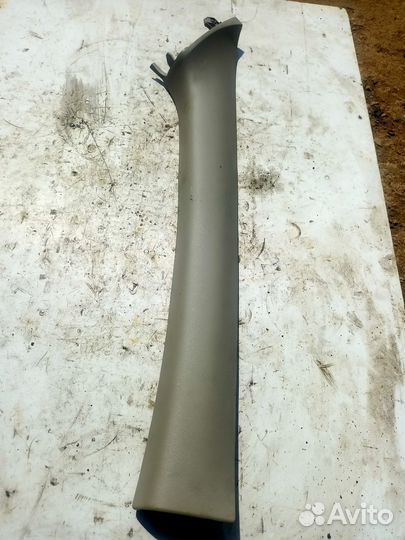 Обшивка стойки передняя правая Renault Sandero 2