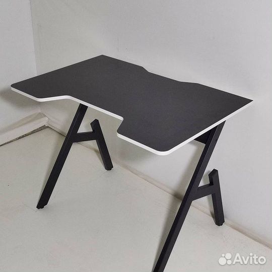 Компьютерный стол игровой