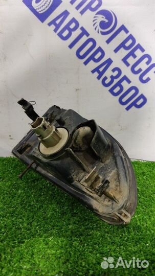 Поворотник правый Mitsubishi Galant седан 2.0 4G63