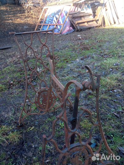 Станина чугунная от швейной машинки Зингер