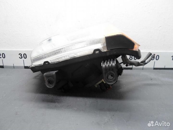 Фара правая Nissan Xterra