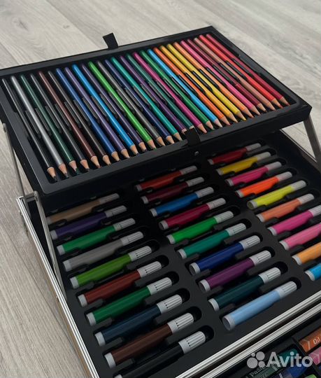 Набор для рисования новый и машинки