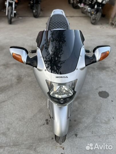 Honda cbr 1100