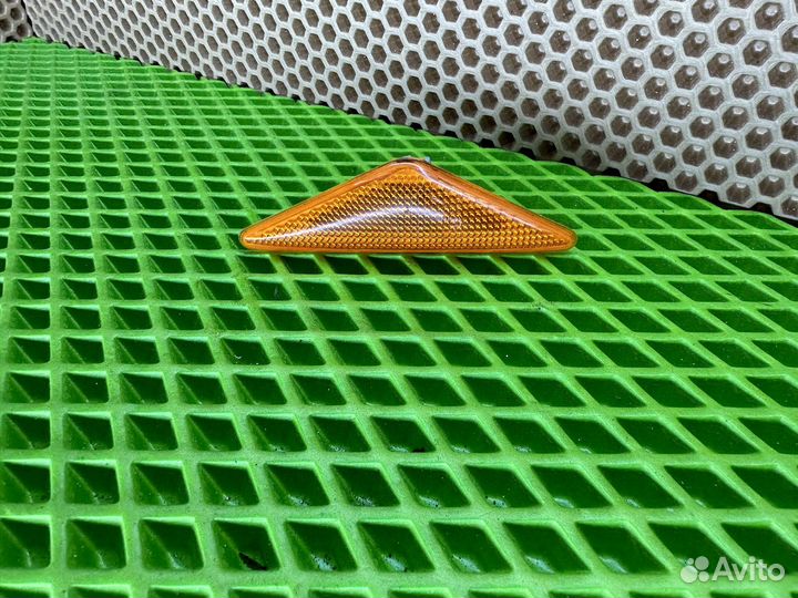 Повторитель в крыло Ford Focus 1