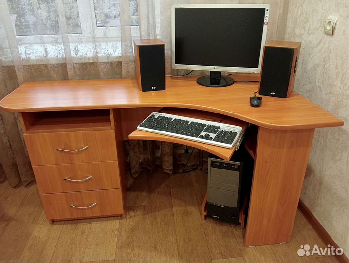 Компьютерный стол