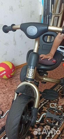 Детский велосипед с ручкой