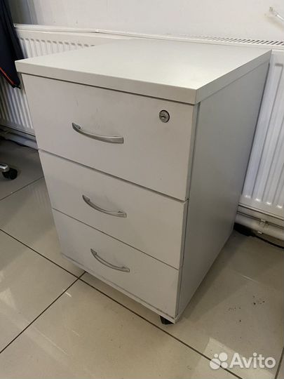 Стол и тумбочка офисная