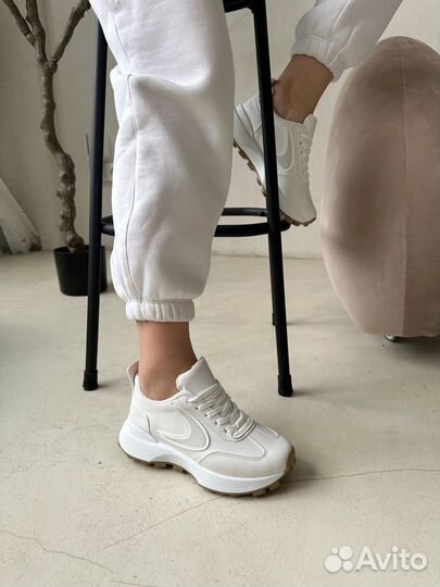 Белые Женские Кроссовки Весна Лето