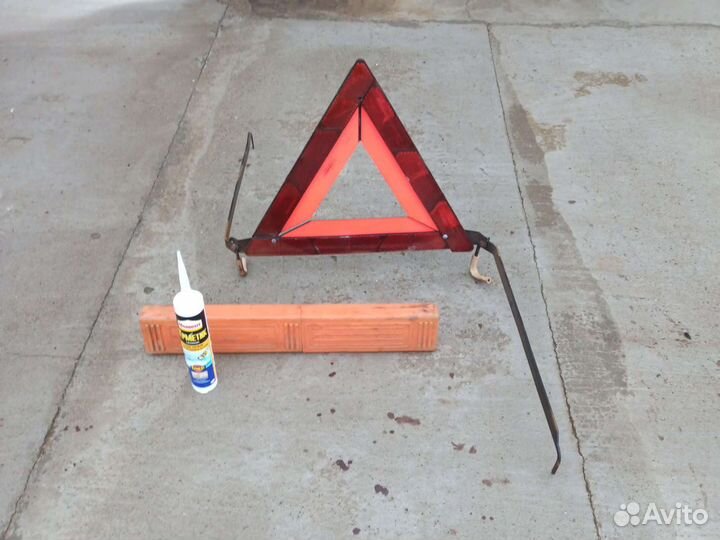 Знак аварийной остановки основательный, не сдует