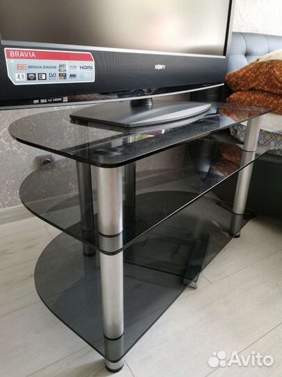 Стеклянная тумба под тв