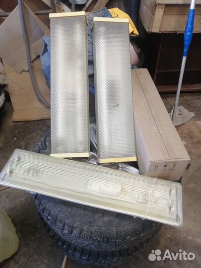 Светильники дневного света+лампы к ним