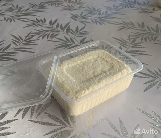 Молоко и молочная продукция, хлеб бездрожжевой