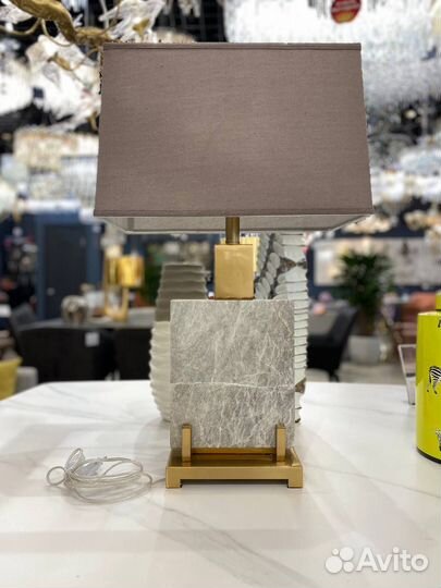 Дизайнерская настольная лампа