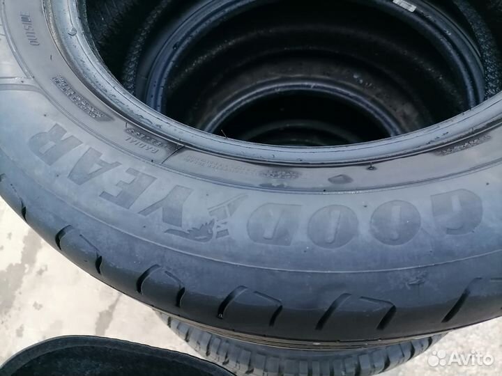 Goodyear EfficientGrip Performance 2 215/60 R17