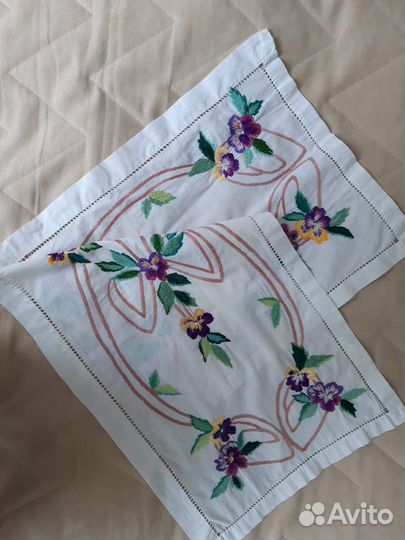 Винтажная ручная вышивка полотенце СССР фиалки