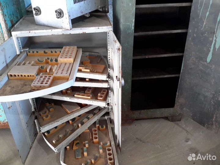 Шкафы и сейфы металлические