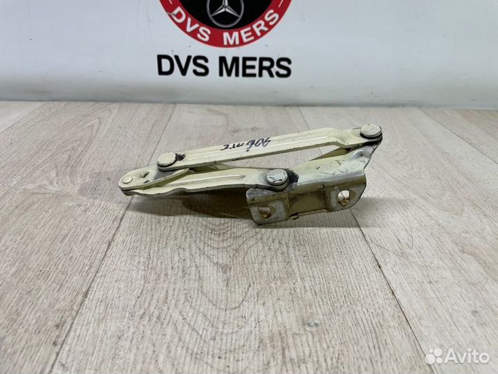Петля капота правая Mercedes Sprinter W906
