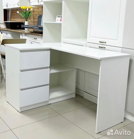 Стол угловой