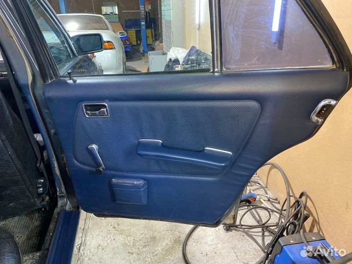 Дверные обшивки Mercedes W123