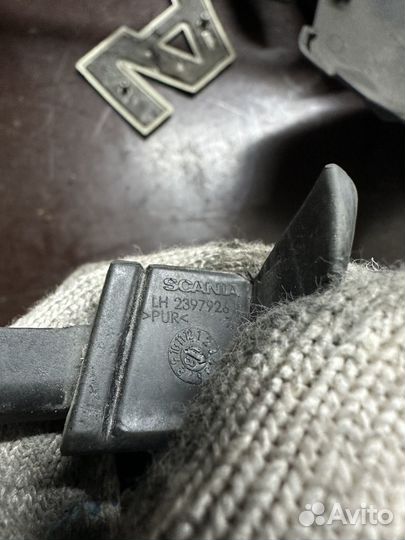 Уплотнитель стекла левый Scania 6 2397926