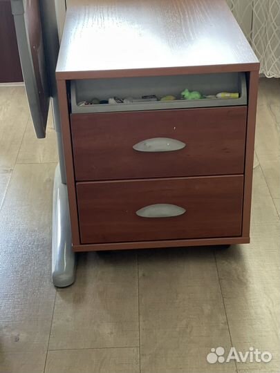 Растущая парта и стул + тумбочка