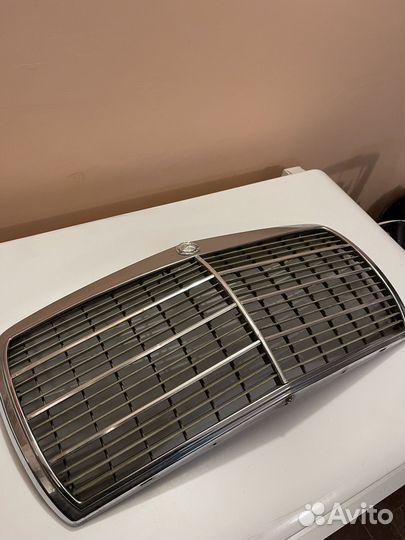 Решотка радиатора на mercedes w123