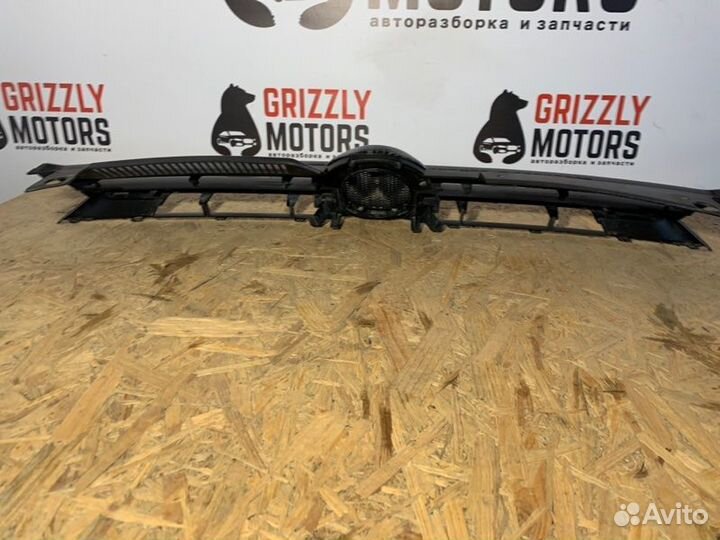 Решетка радиатора Volkswagen Golf A6 BSE 2009