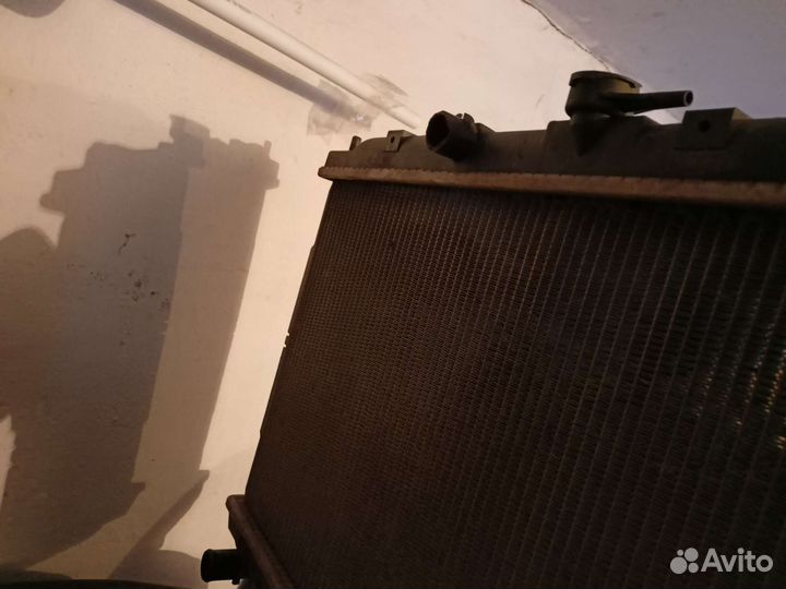 Радиатор охлажденияна nisan almera