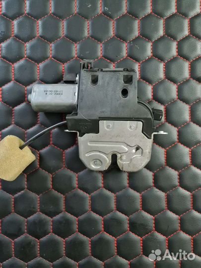 Замок багажника Mercedes W221