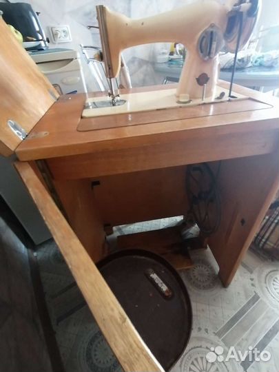 Швейная машина Чайка