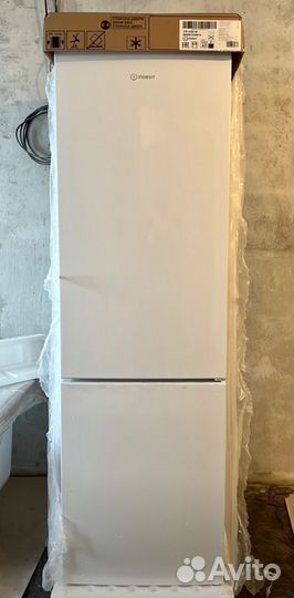 Холодильник Indesit ITR 4200W (No Frost)