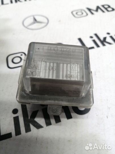 Фонарь в крышку багажника Mercedes C W221