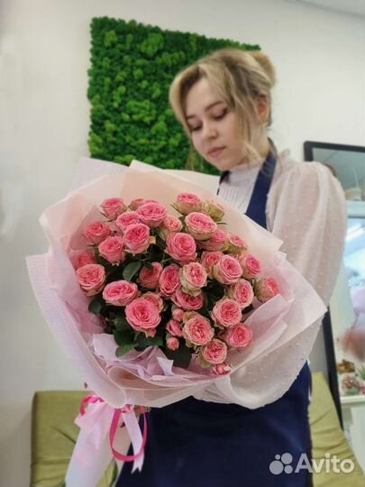 Букеты из кустовых пионовидных роз