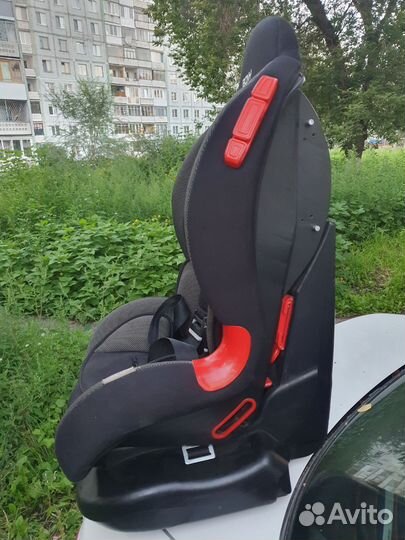 Автомобильное кресло