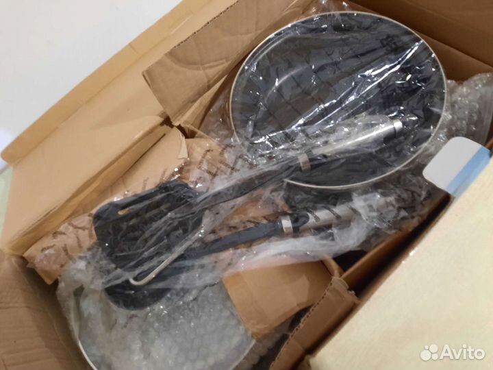 Кастрюля эмалированная новая