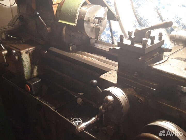 Токарный станок