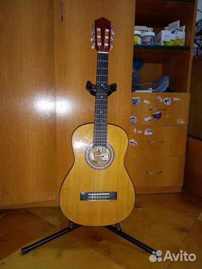Классическая гитара 1/2